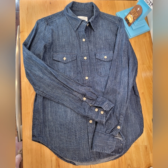 SOLD —- Lightweight Denim Chambray Long-sleeve Button-down Universal Thread, XS - Picture 2 of 7